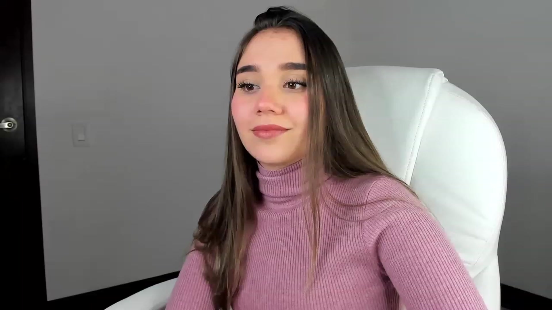 Gallery image thumbnail from Sabrinarey_'s myfreecams stream on, 03/25/2023, 17:40 image 15 of 20