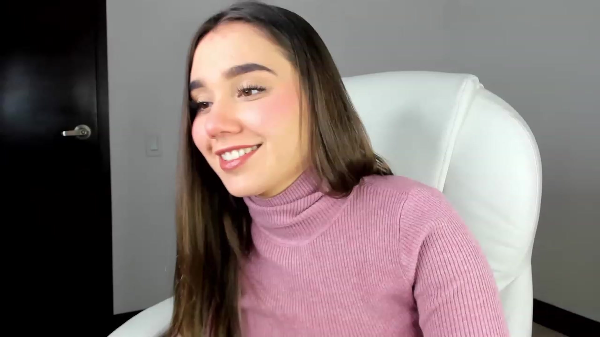 Gallery image thumbnail from Sabrinarey_'s myfreecams stream on, 03/25/2023, 17:40 image 7 of 20