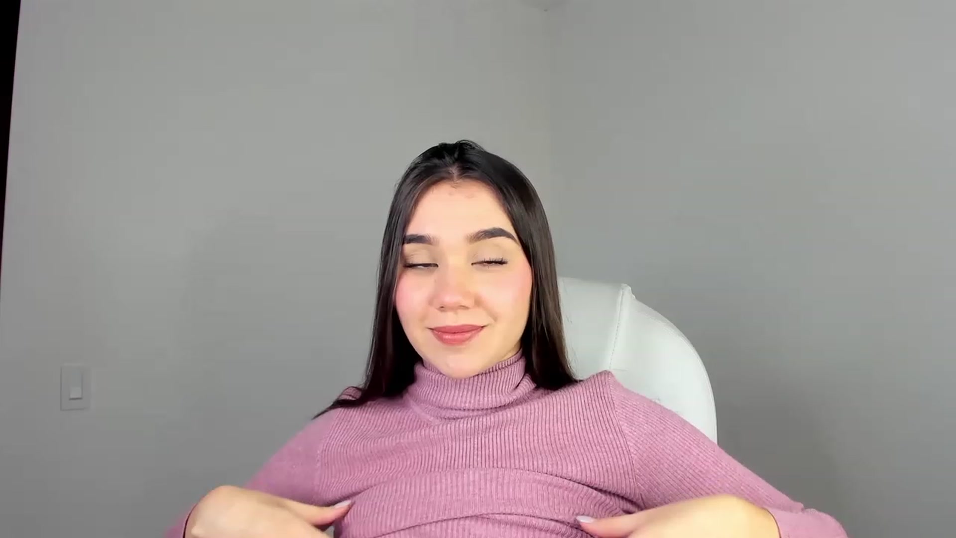 Gallery image thumbnail from Sabrinarey_'s myfreecams stream on, 03/25/2023, 17:40 image 20 of 20