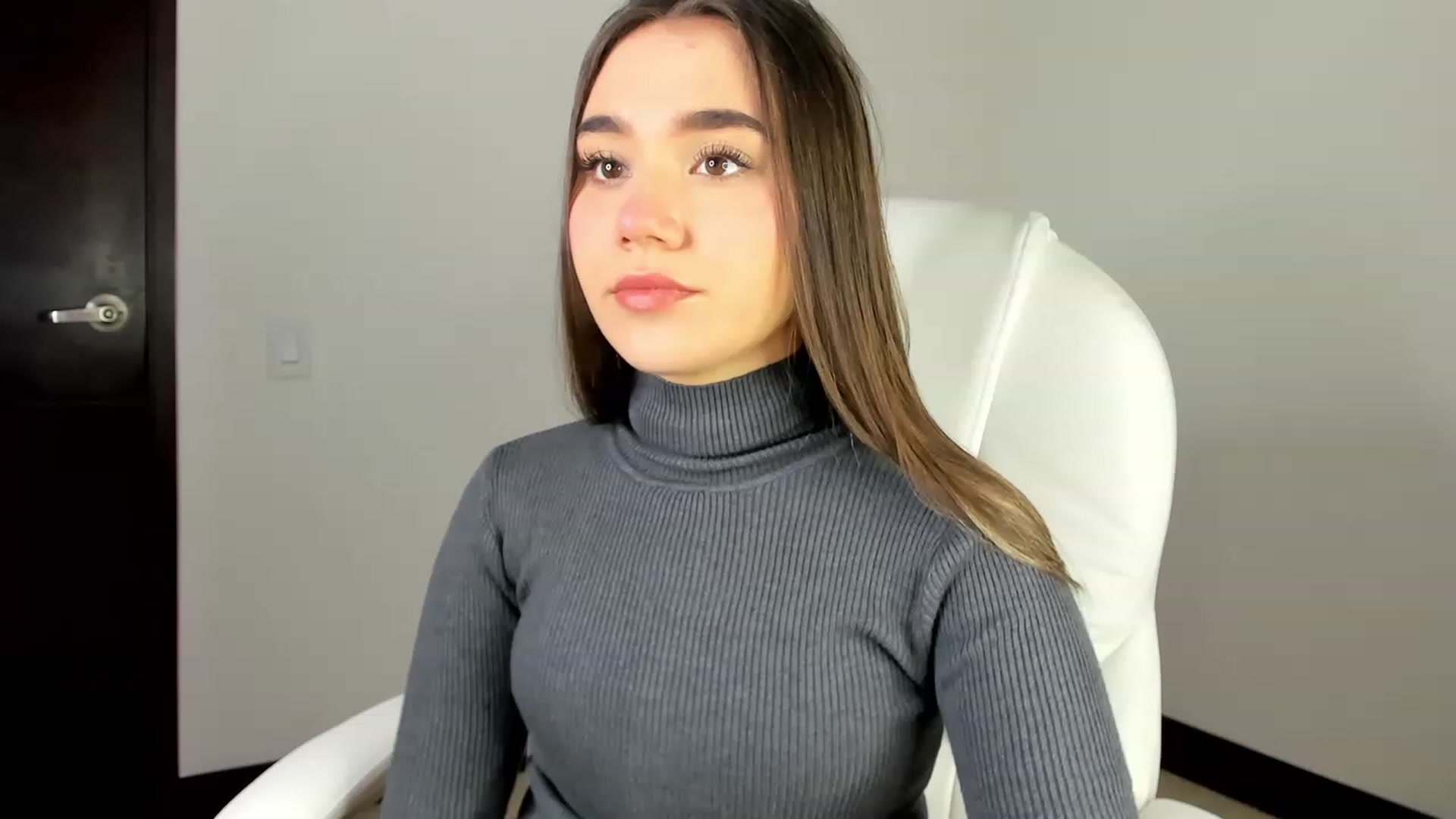 Gallery image thumbnail from Sabrinarey_'s myfreecams stream on, 03/26/2023, 13:06 image 17 of 20