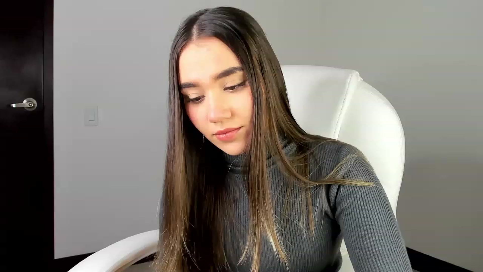 Gallery image thumbnail from Sabrinarey_'s myfreecams stream on, 03/26/2023, 13:06 image 13 of 20