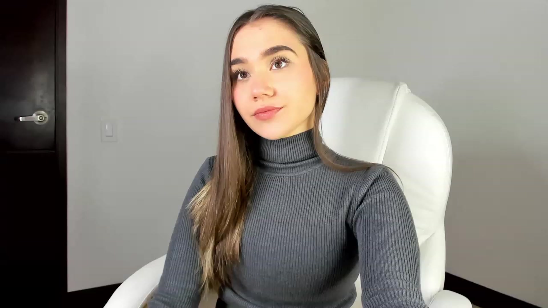 Gallery image thumbnail from Sabrinarey_'s myfreecams stream on, 03/26/2023, 13:06 image 16 of 20