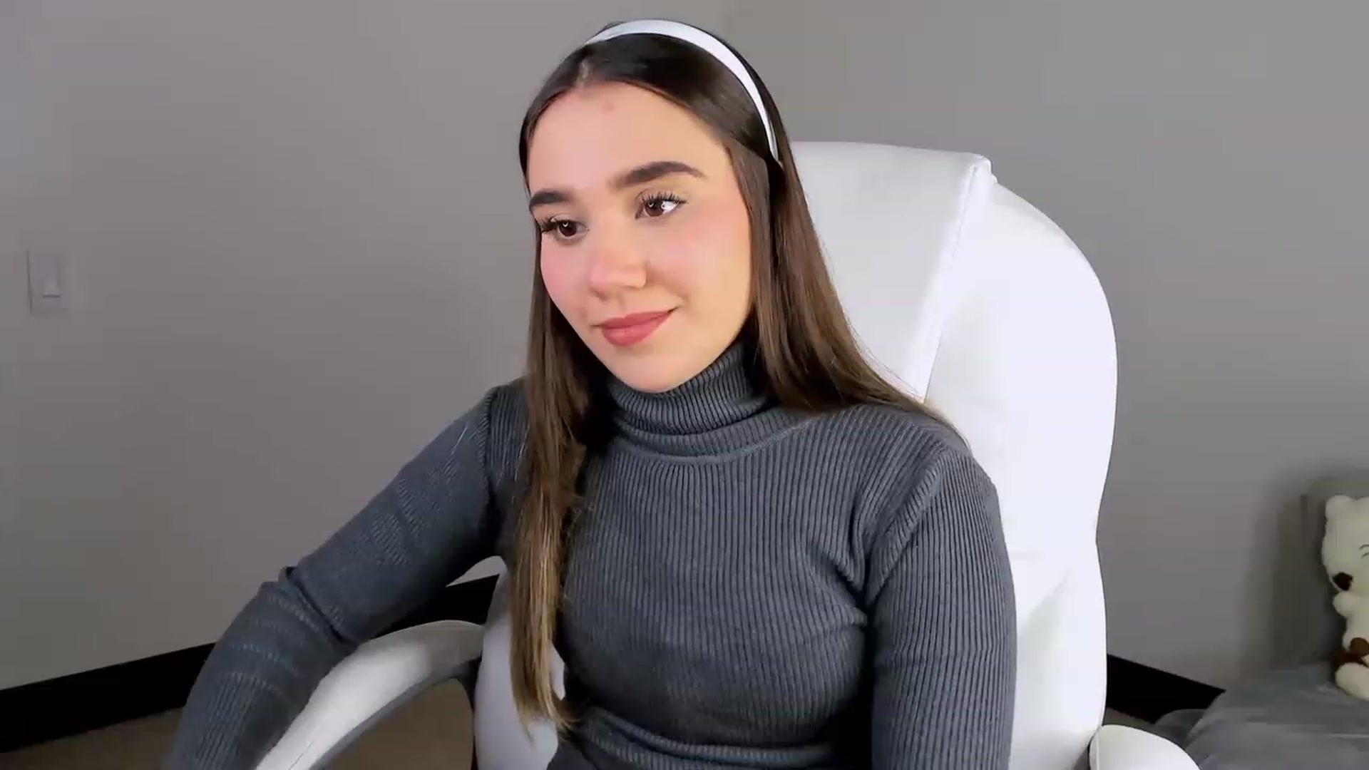 Gallery image thumbnail from Sabrinarey_'s myfreecams stream on, 03/26/2023, 15:37 image 19 of 20