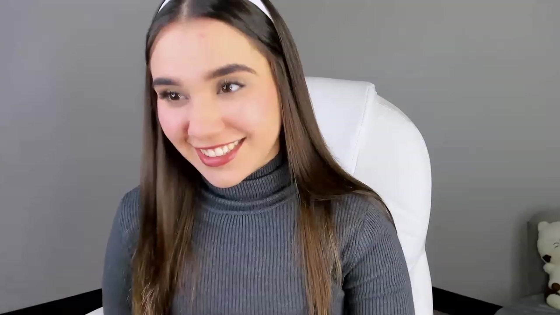 Gallery image thumbnail from Sabrinarey_'s myfreecams stream on, 03/26/2023, 18:24 image 9 of 20