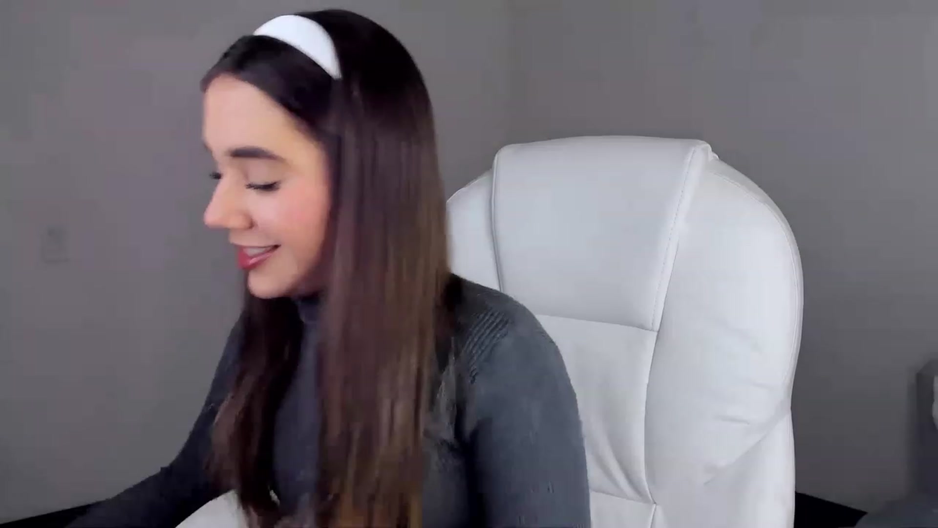 Gallery image thumbnail from Sabrinarey_'s myfreecams stream on, 03/26/2023, 18:24 image 7 of 20