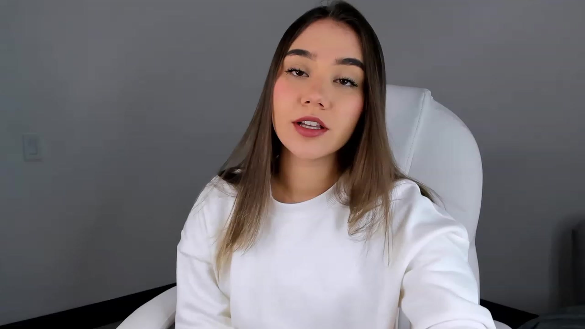 Gallery image thumbnail from Sabrinarey_'s myfreecams stream on, 03/27/2023, 13:28 image 12 of 20