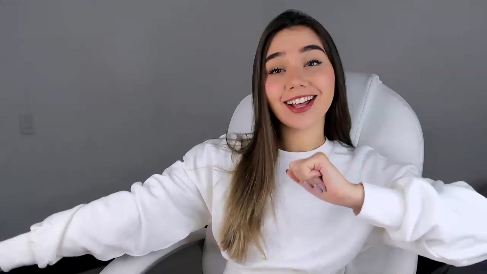 Gallery image thumbnail from Sabrinarey_'s myfreecams stream on, 03/27/2023, 13:28 image 13 of 20