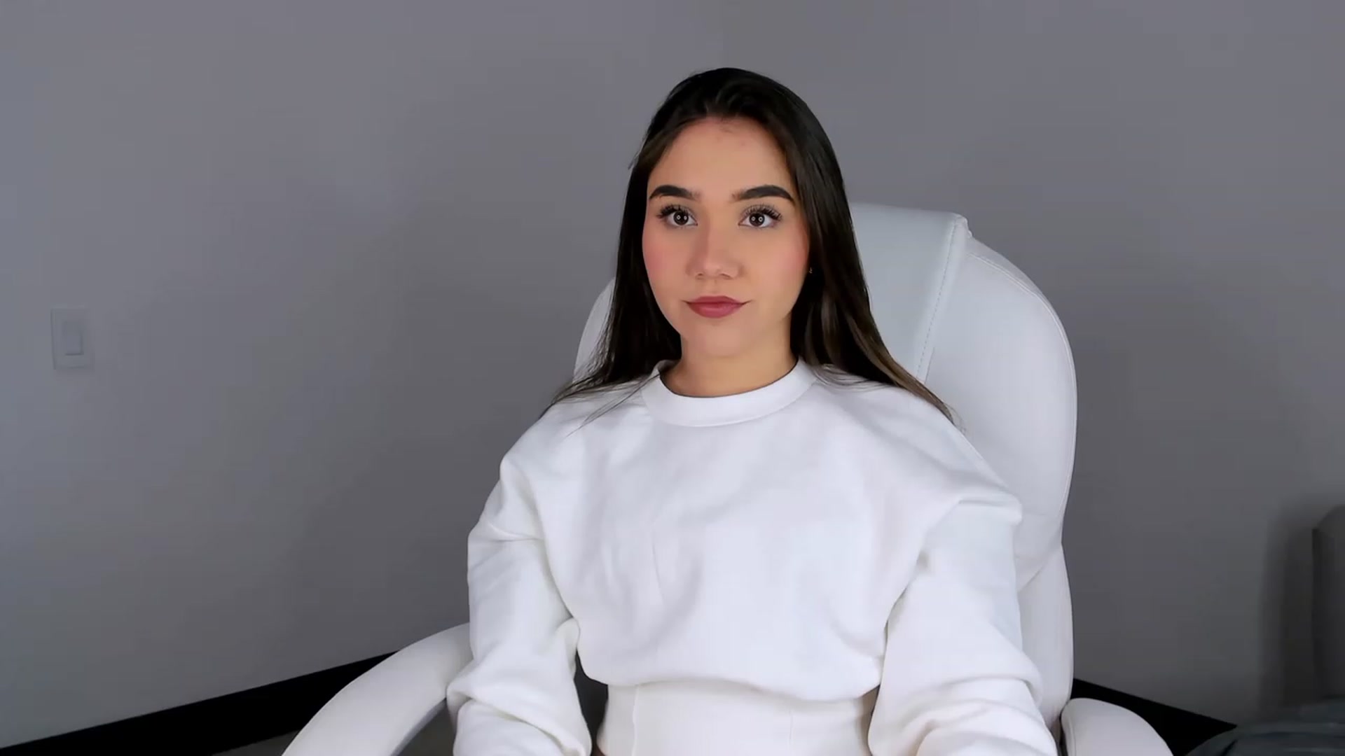 Gallery image thumbnail from Sabrinarey_'s myfreecams stream on, 03/27/2023, 13:28 image 11 of 20