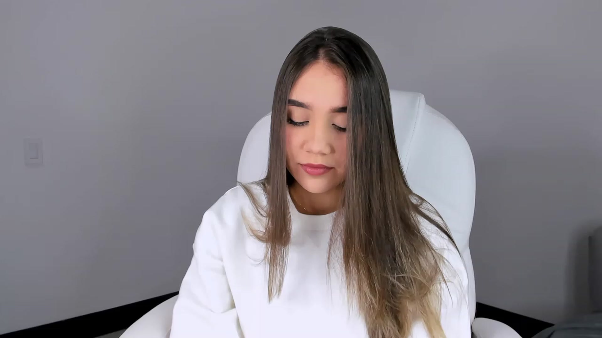 Gallery image thumbnail from Sabrinarey_'s myfreecams stream on, 03/27/2023, 13:28 image 17 of 20