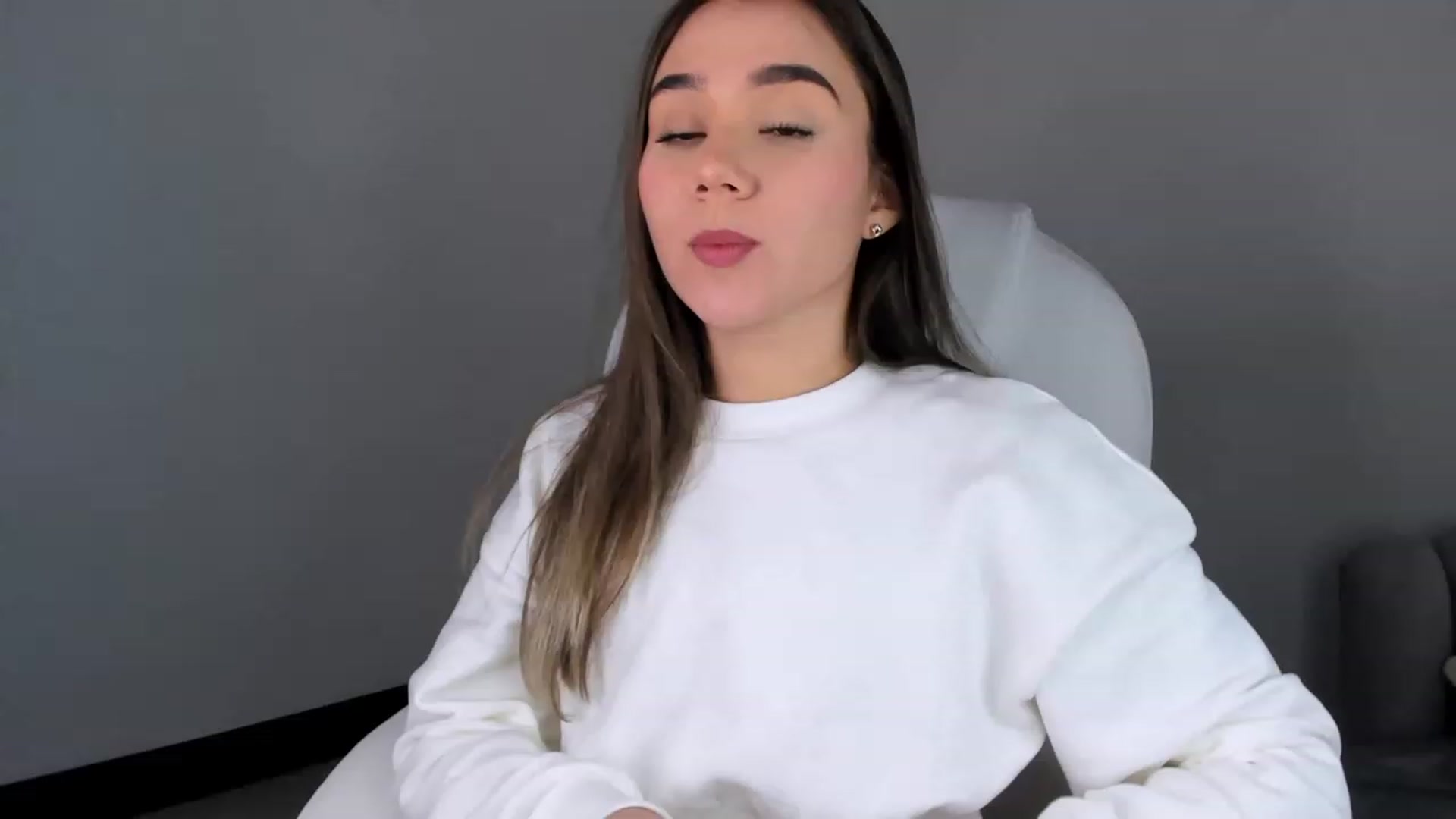 Gallery image thumbnail from Sabrinarey_'s myfreecams stream on, 03/27/2023, 16:09 image 2 of 20