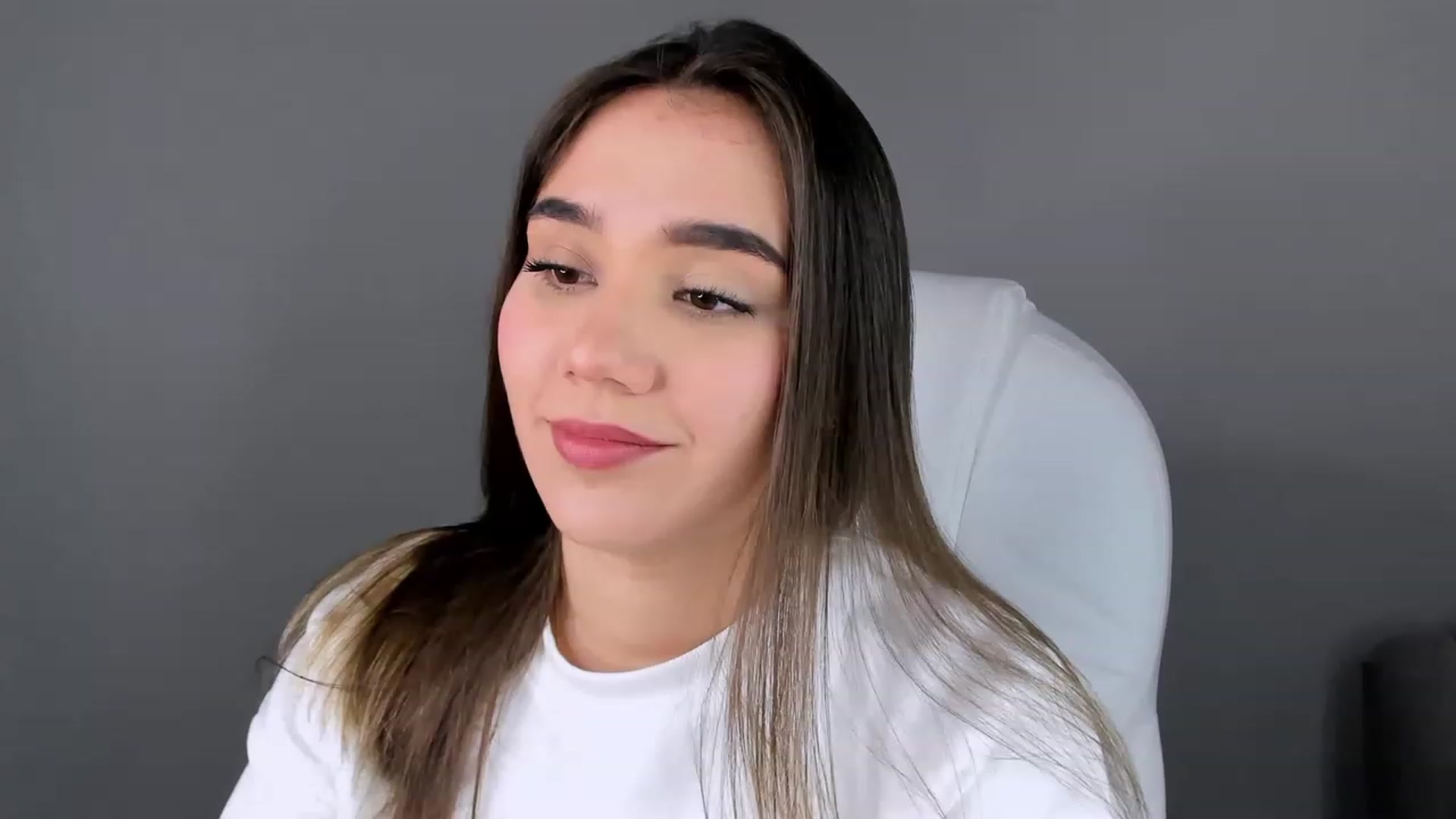 Gallery image thumbnail from Sabrinarey_'s myfreecams stream on, 03/27/2023, 16:09 image 7 of 20