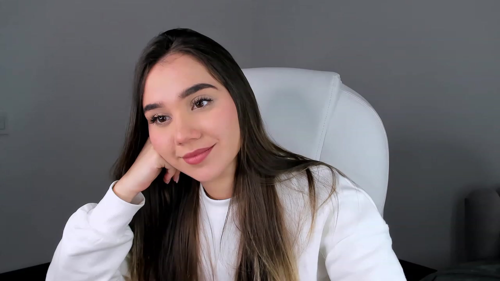 Gallery image thumbnail from Sabrinarey_'s myfreecams stream on, 03/27/2023, 16:09 image 11 of 20