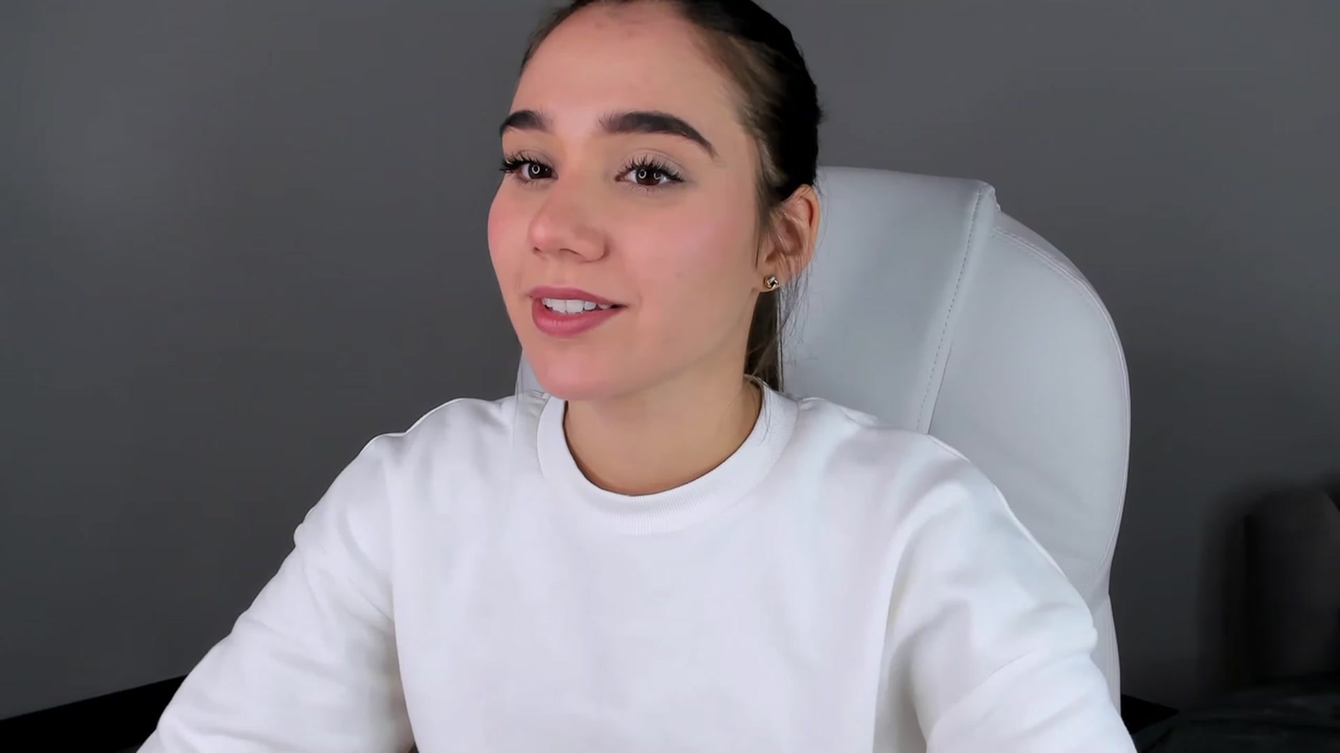 Gallery image thumbnail from Sabrinarey_'s myfreecams stream on, 03/27/2023, 18:20 image 10 of 20