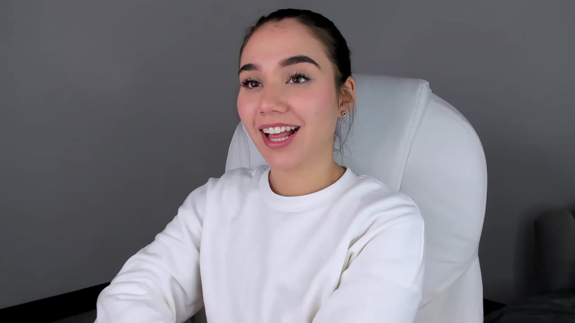 Gallery image thumbnail from Sabrinarey_'s myfreecams stream on, 03/27/2023, 18:20 image 12 of 20