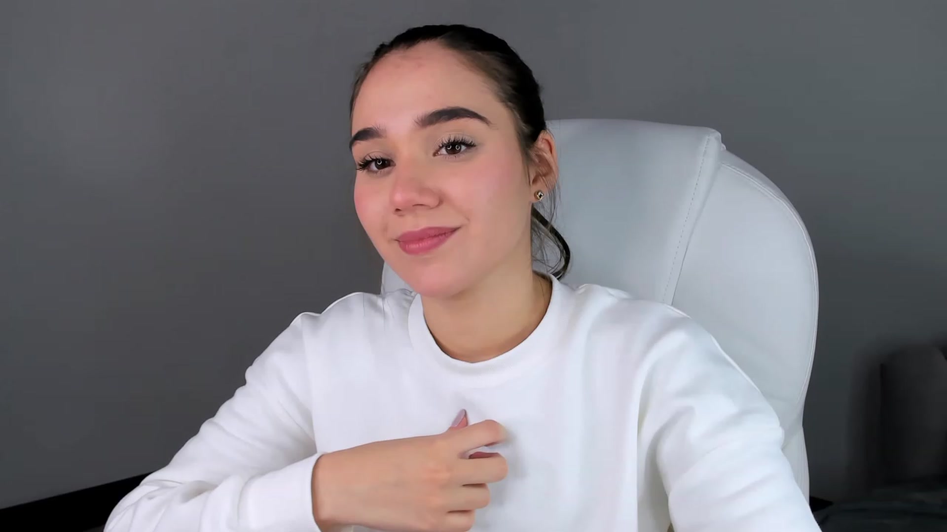 Gallery image thumbnail from Sabrinarey_'s myfreecams stream on, 03/27/2023, 18:20 image 6 of 20