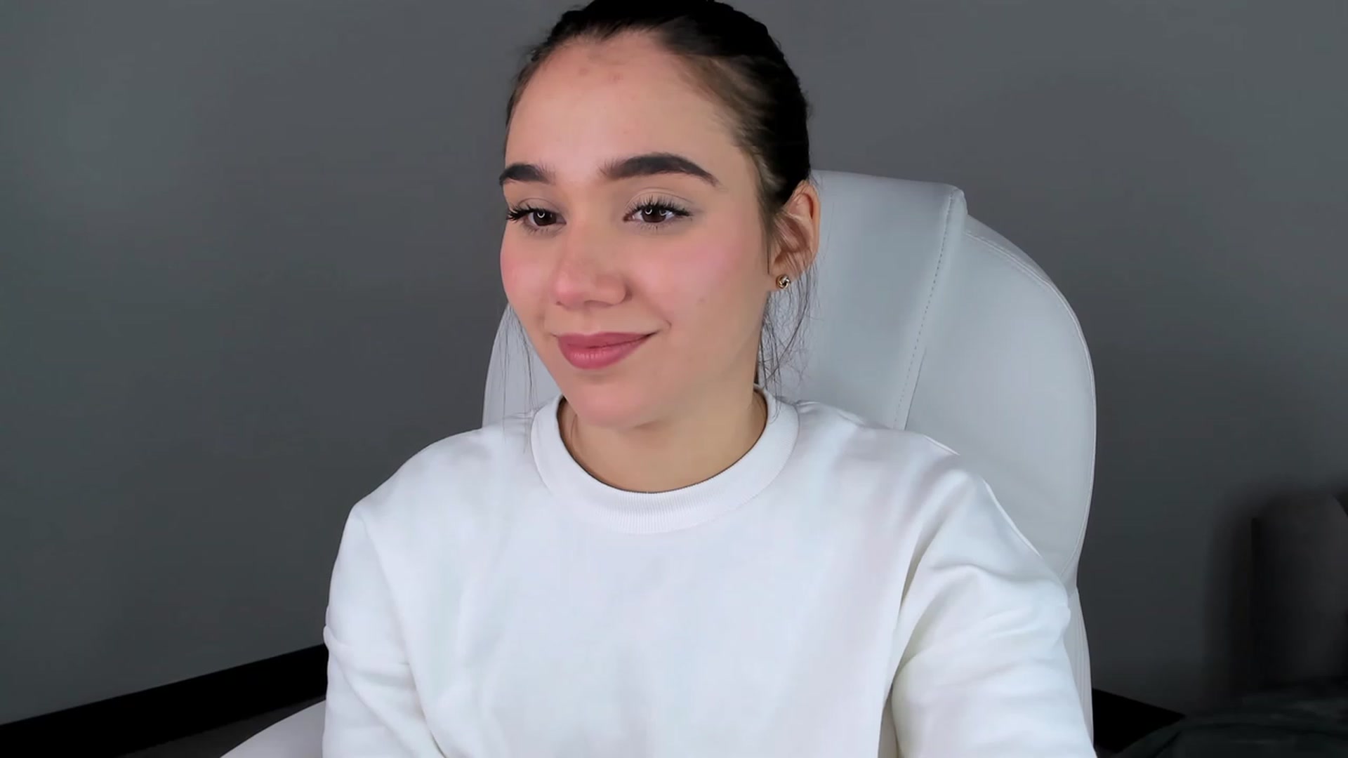 Gallery image thumbnail from Sabrinarey_'s myfreecams stream on, 03/27/2023, 18:20 image 13 of 20