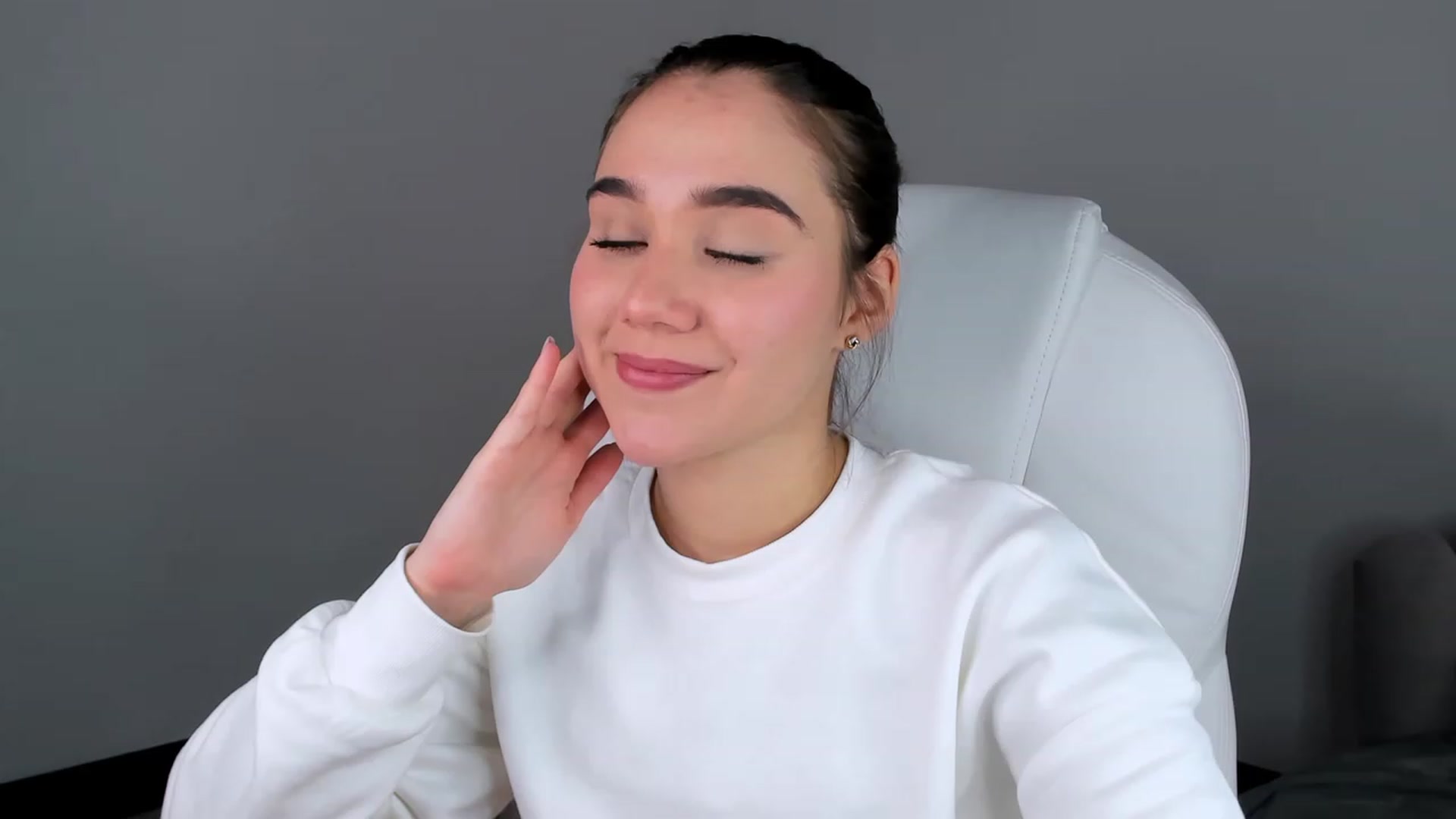 Gallery image thumbnail from Sabrinarey_'s myfreecams stream on, 03/27/2023, 18:20 image 4 of 20