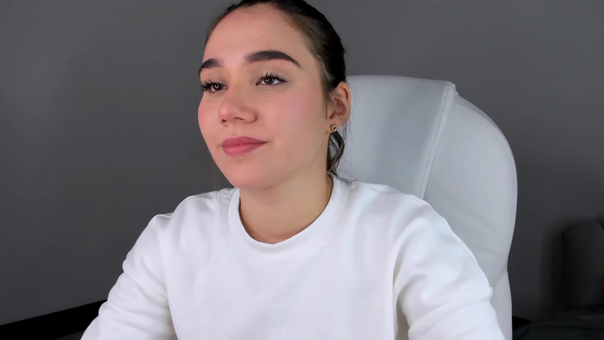 Gallery image thumbnail from Sabrinarey_'s myfreecams stream on, 03/27/2023, 18:20 image 5 of 20