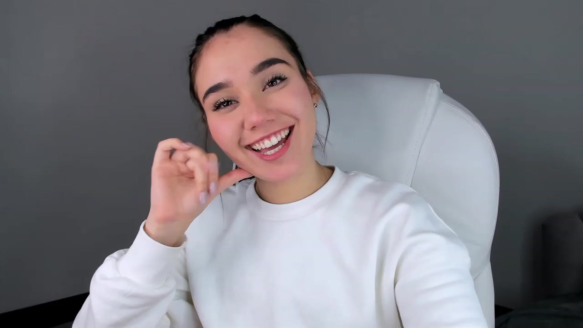 Gallery image thumbnail from Sabrinarey_'s myfreecams stream on, 03/27/2023, 18:20 image 17 of 20