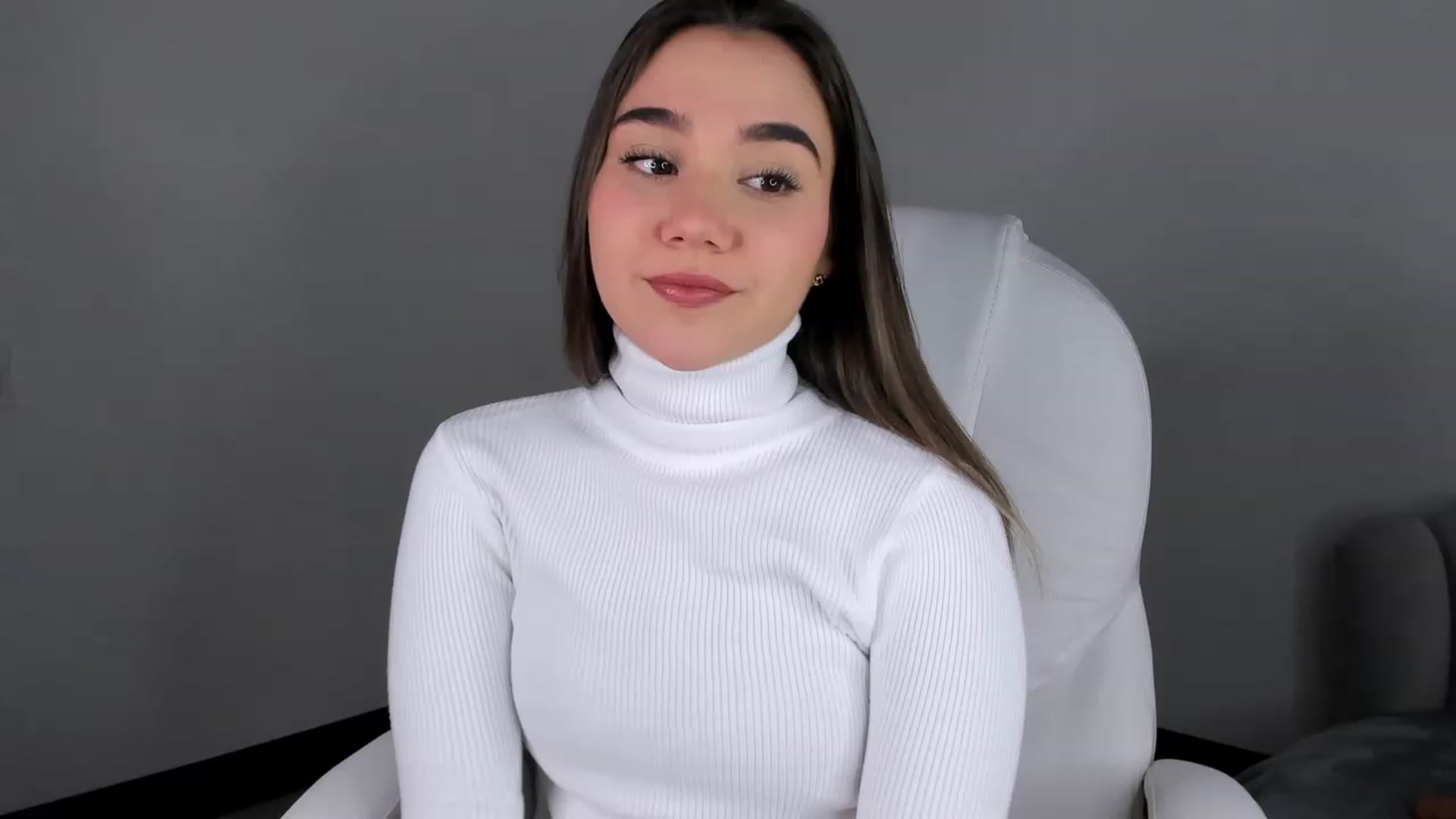 Gallery image thumbnail from Sabrinarey_'s myfreecams stream on, 03/28/2023, 15:20 image 17 of 20