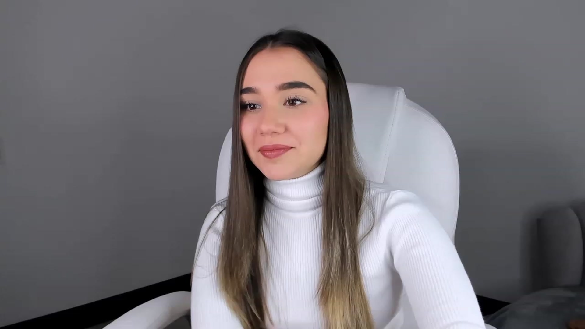 Gallery image thumbnail from Sabrinarey_'s myfreecams stream on, 03/28/2023, 15:20 image 12 of 20