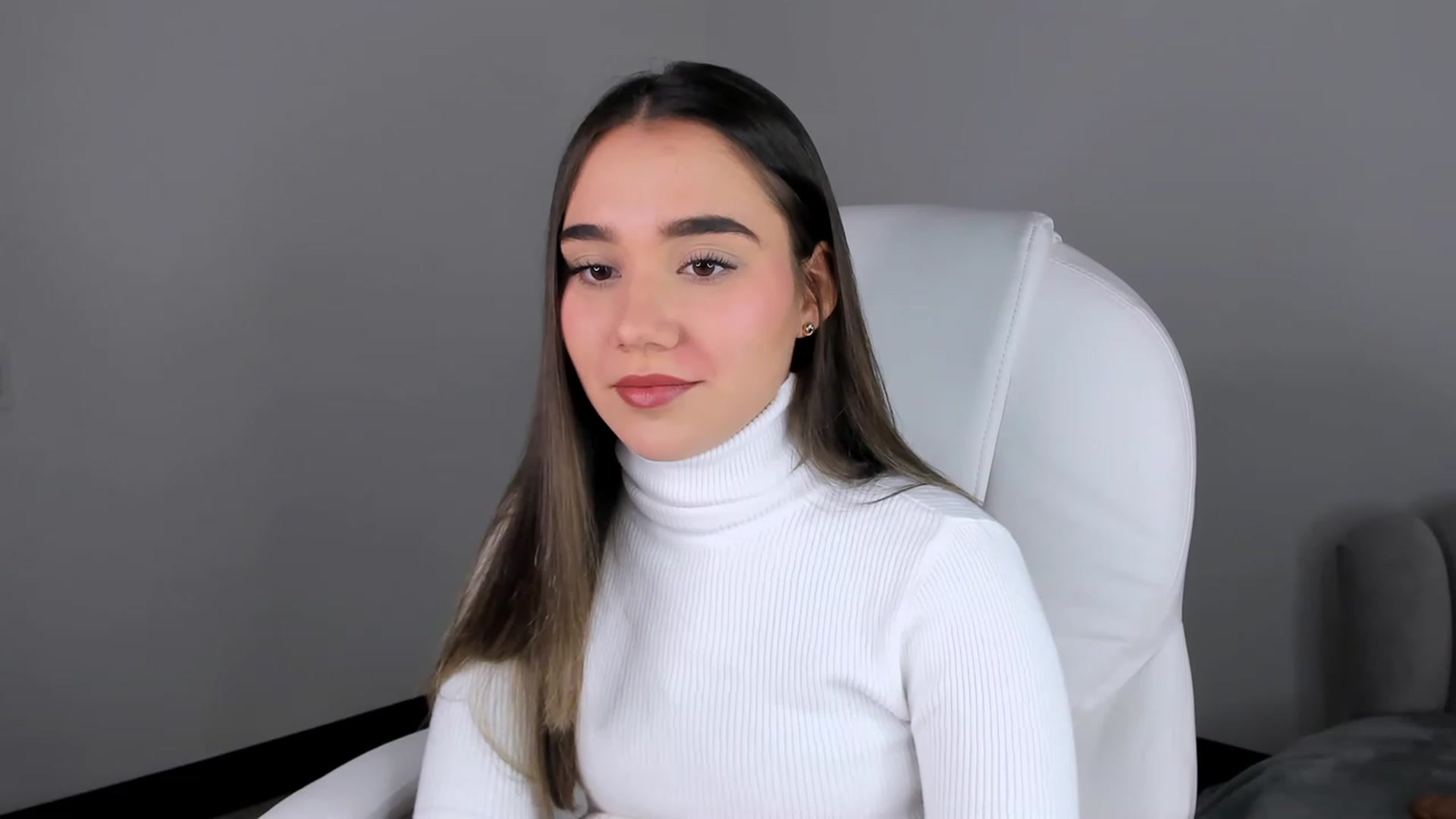 Gallery image thumbnail from Sabrinarey_'s myfreecams stream on, 03/28/2023, 15:20 image 10 of 20