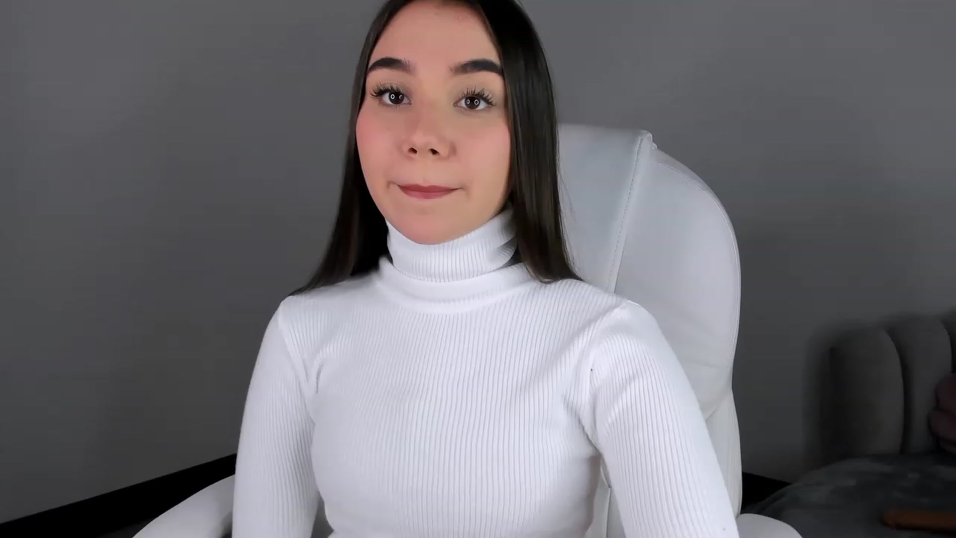 Gallery image thumbnail from Sabrinarey_'s myfreecams stream on, 03/28/2023, 15:20 image 20 of 20