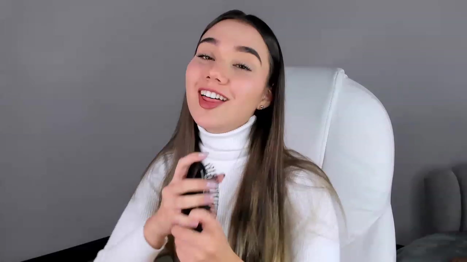 Gallery image thumbnail from Sabrinarey_'s myfreecams stream on, 03/28/2023, 17:29 image 7 of 20