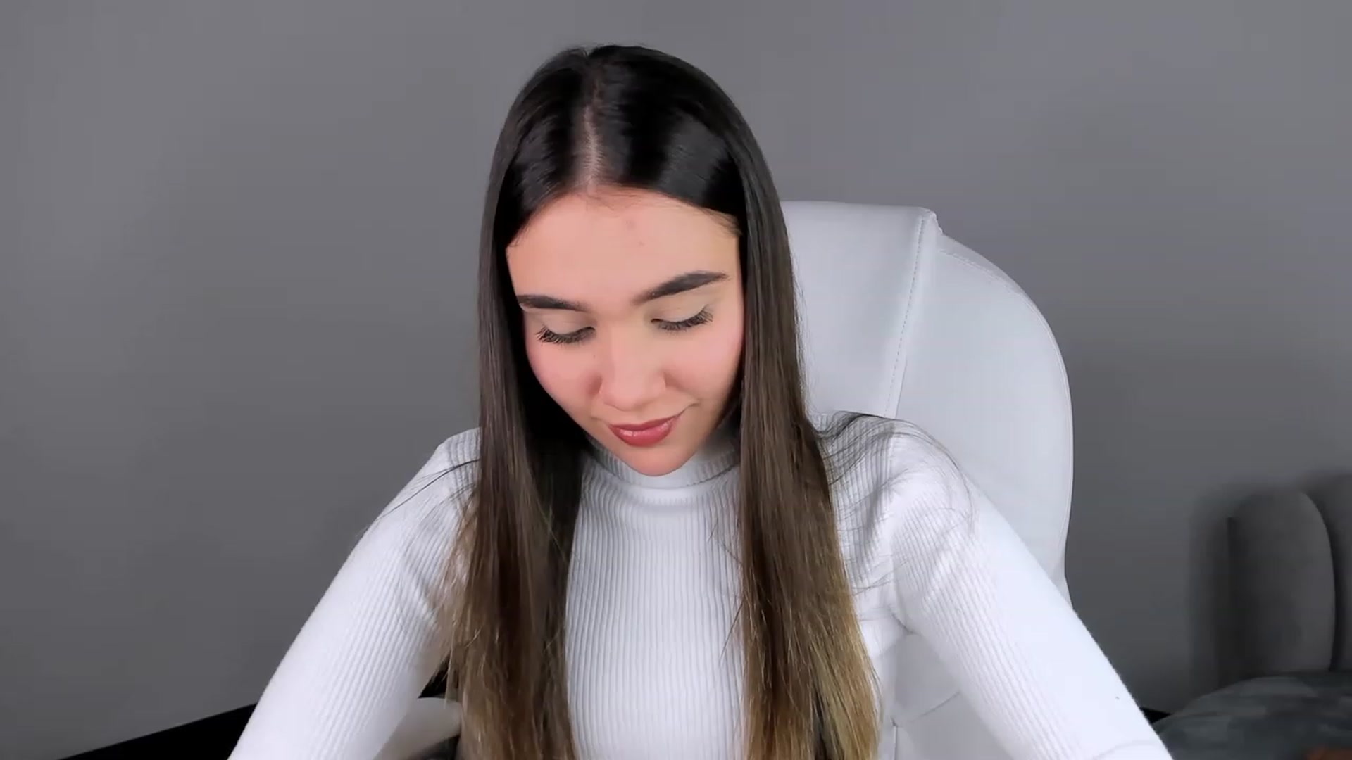 Gallery image thumbnail from Sabrinarey_'s myfreecams stream on, 03/28/2023, 17:29 image 8 of 20