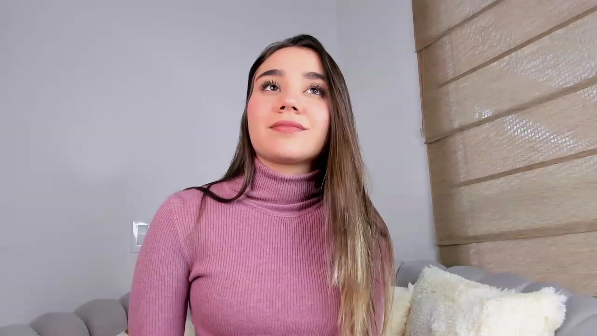 Gallery image thumbnail from Sabrinarey_'s myfreecams stream on, 03/29/2023, 18:28 image 2 of 20