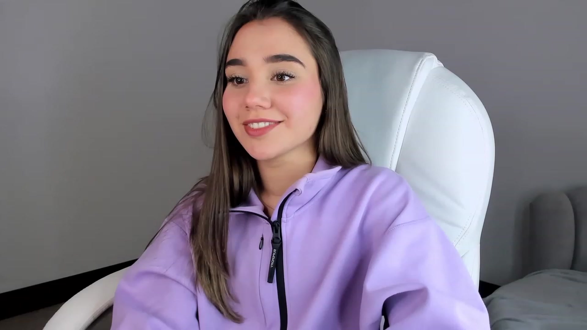 Gallery image thumbnail from Sabrinarey_'s myfreecams stream on, 03/30/2023, 18:06 image 18 of 20