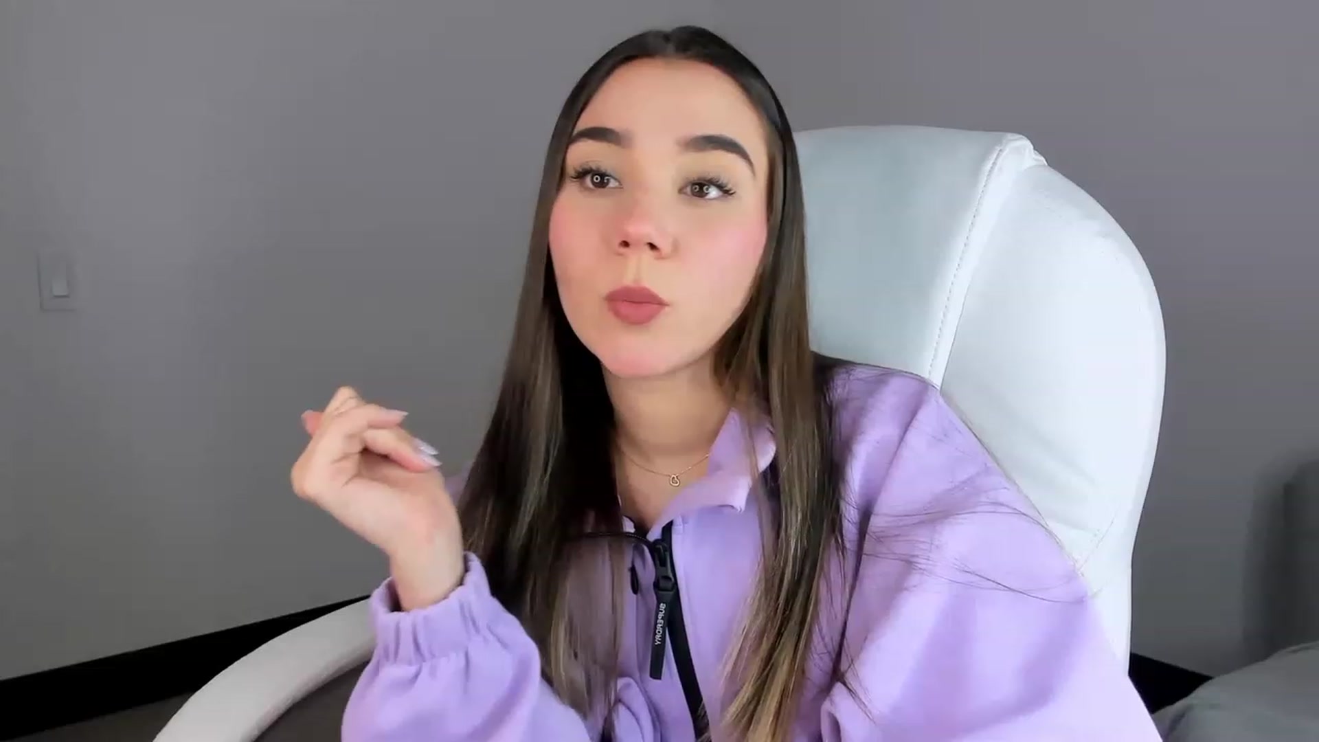 Gallery image thumbnail from Sabrinarey_'s myfreecams stream on, 03/30/2023, 18:06 image 4 of 20