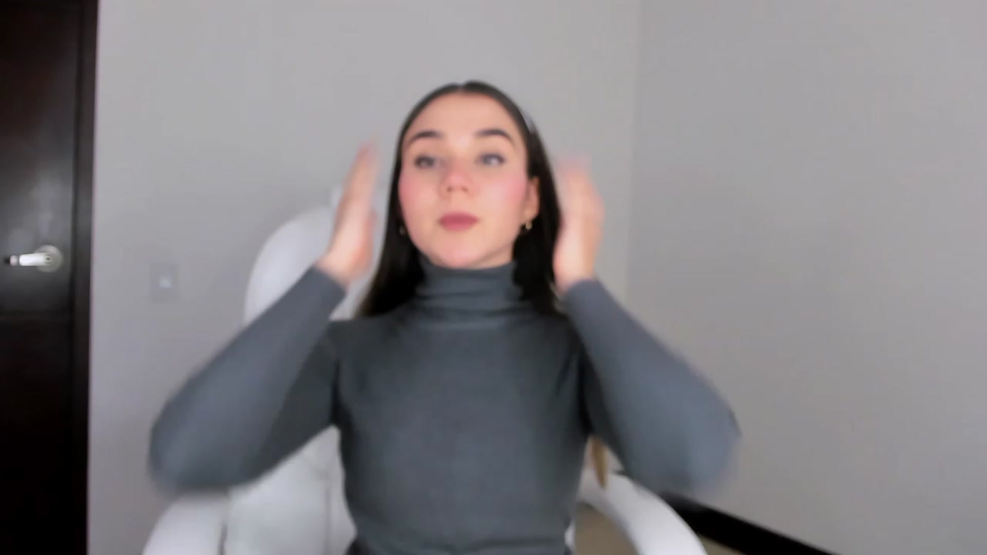 Gallery image thumbnail from Sabrinarey_'s myfreecams stream on, 04/02/2023, 18:34 image 14 of 20