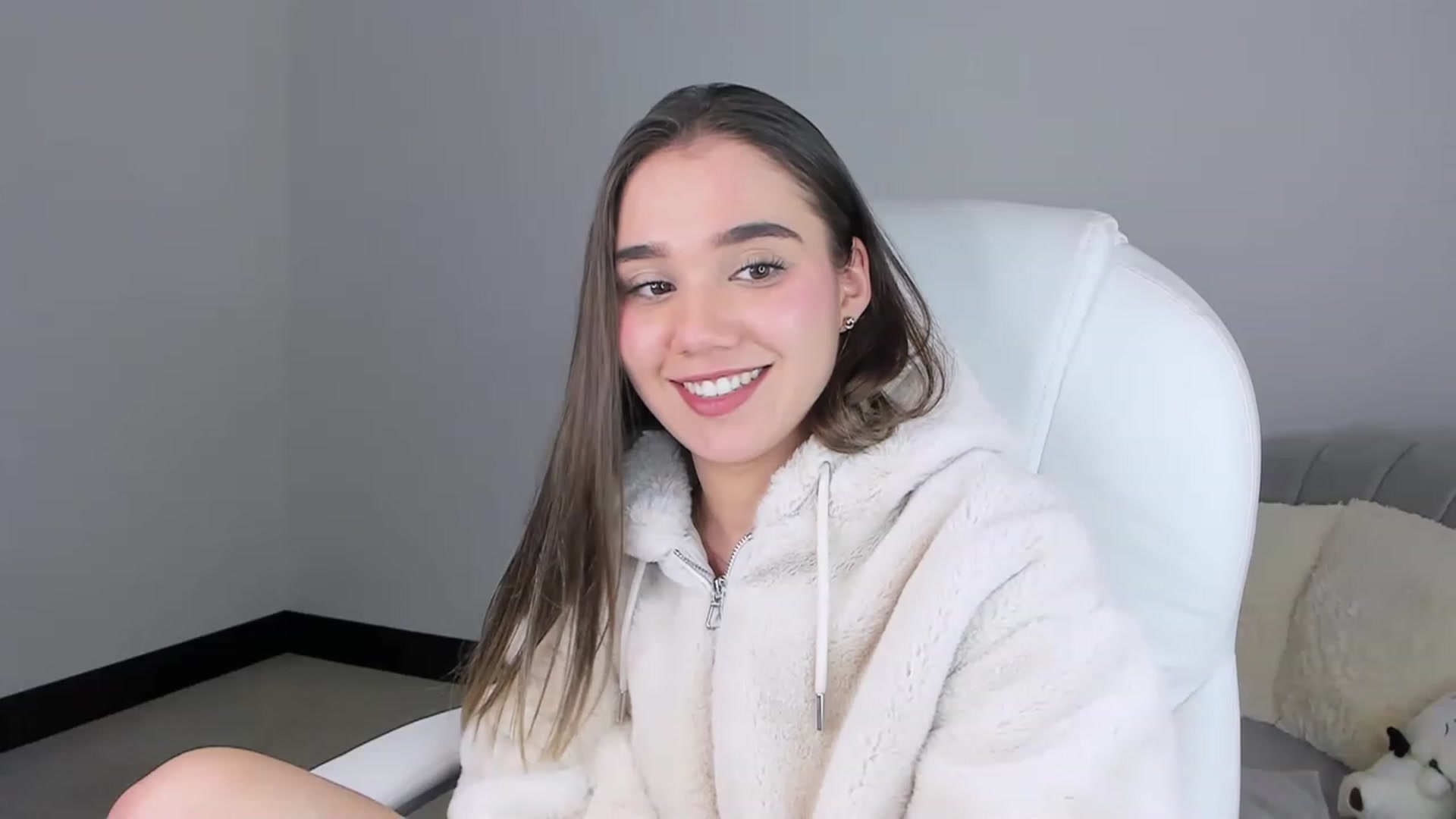 Gallery image thumbnail from Sabrinarey_'s myfreecams stream on, 04/16/2023, 17:45 image 11 of 20