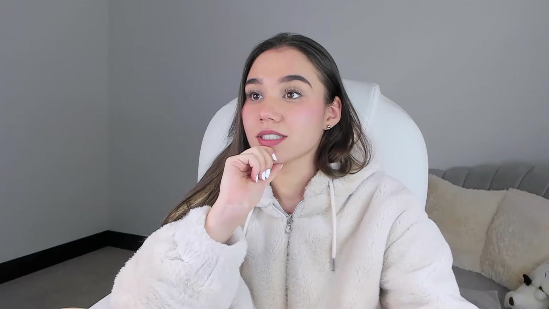 Gallery image thumbnail from Sabrinarey_'s myfreecams stream on, 04/16/2023, 17:45 image 13 of 20