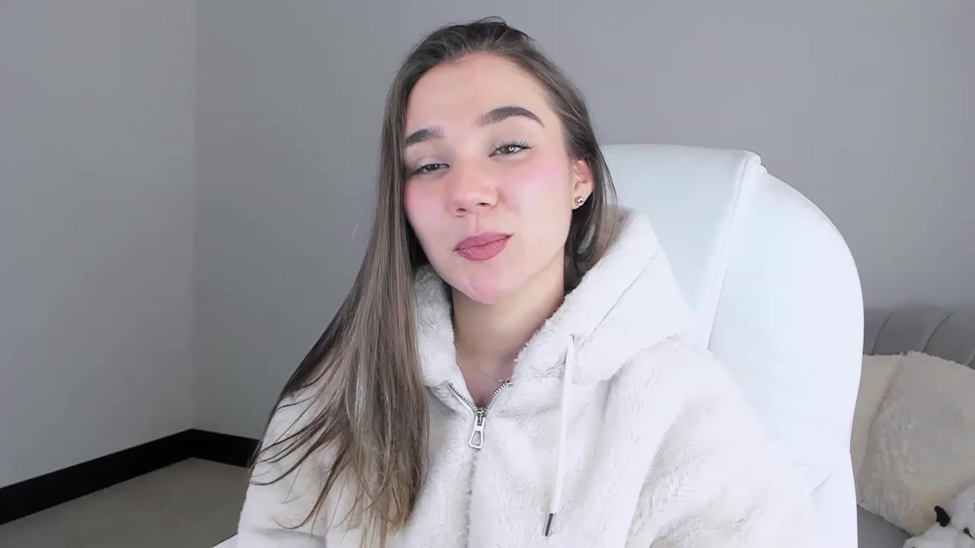Gallery image thumbnail from Sabrinarey_'s myfreecams stream on, 04/16/2023, 18:37 image 10 of 20