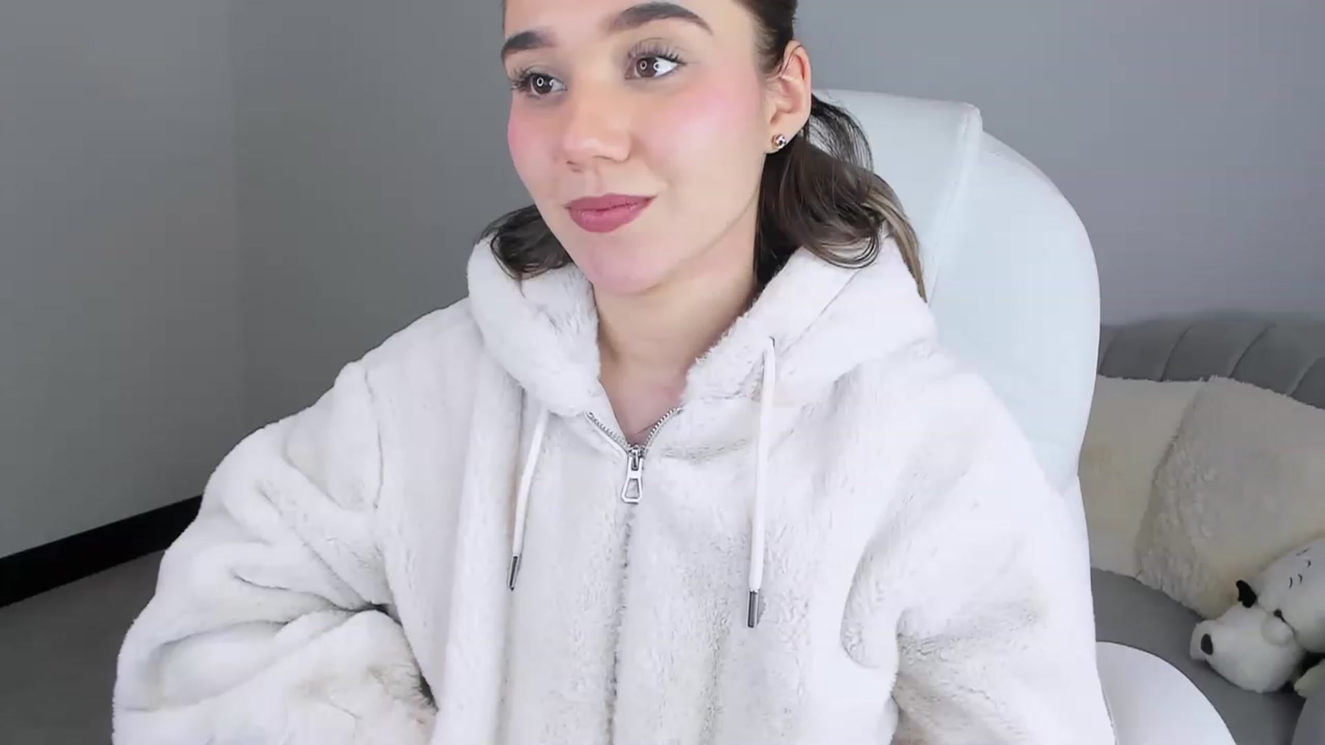 Gallery image thumbnail from Sabrinarey_'s myfreecams stream on, 04/16/2023, 18:37 image 14 of 20