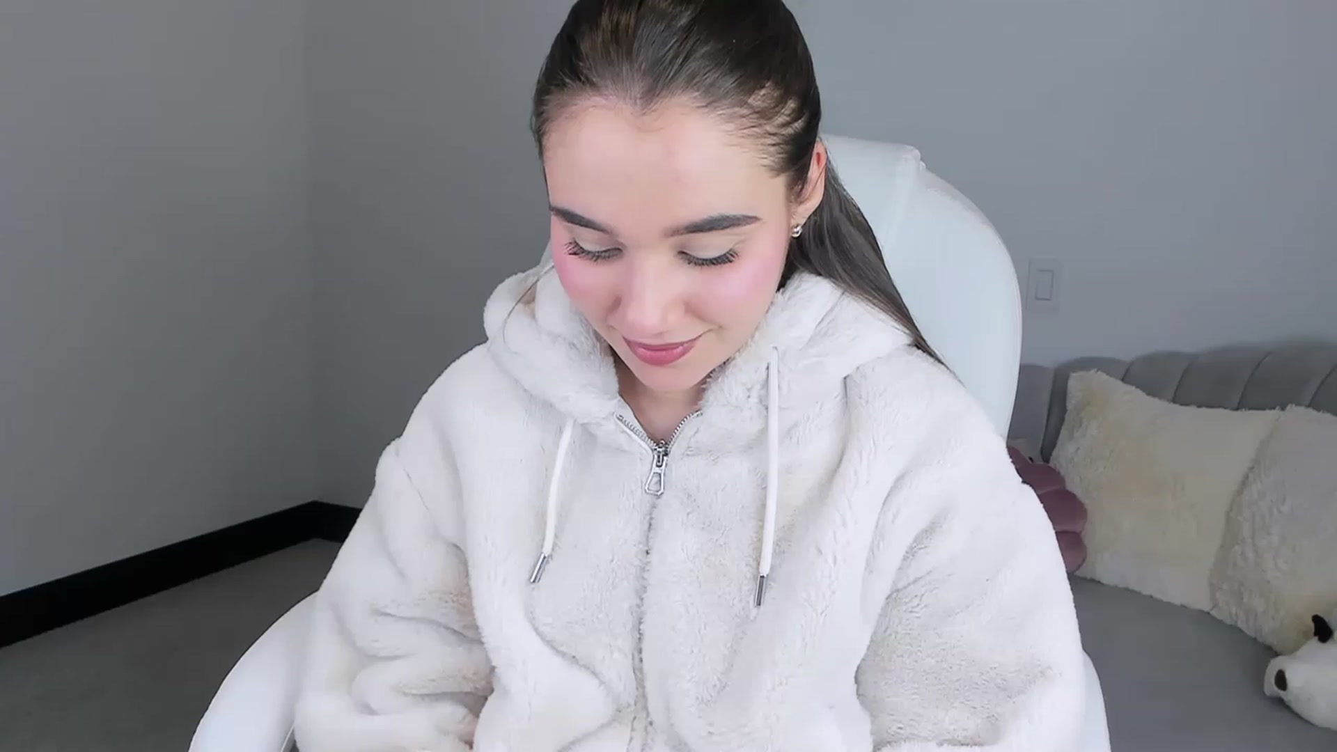 Gallery image thumbnail from Sabrinarey_'s myfreecams stream on, 04/16/2023, 18:37 image 18 of 20