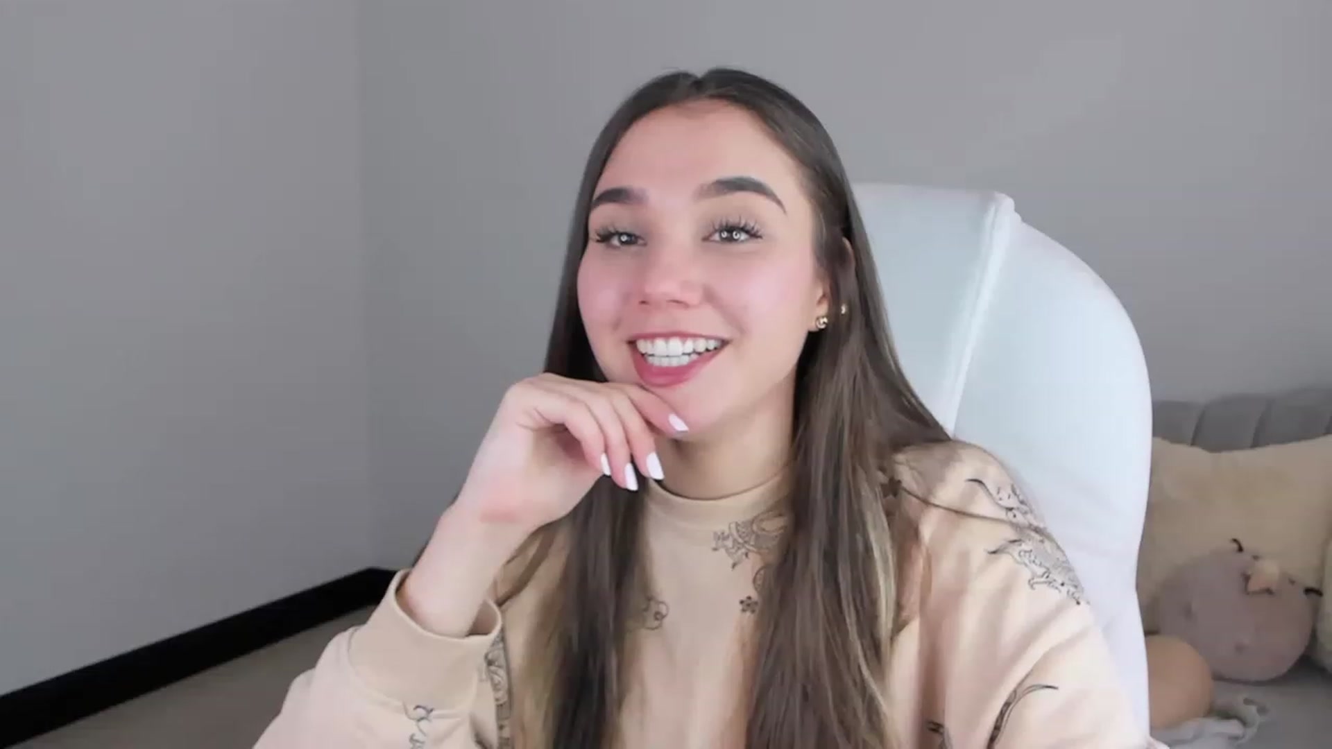 Gallery image thumbnail from Sabrinarey_'s myfreecams stream on, 04/22/2023, 17:52 image 14 of 20