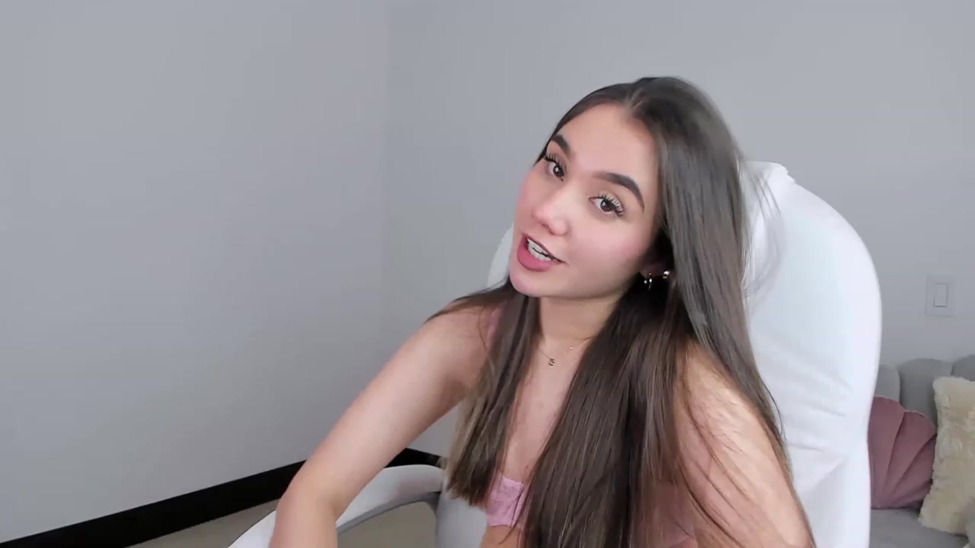 Gallery image thumbnail from Sabrinarey_'s myfreecams stream on, 04/23/2023, 16:23 image 2 of 20