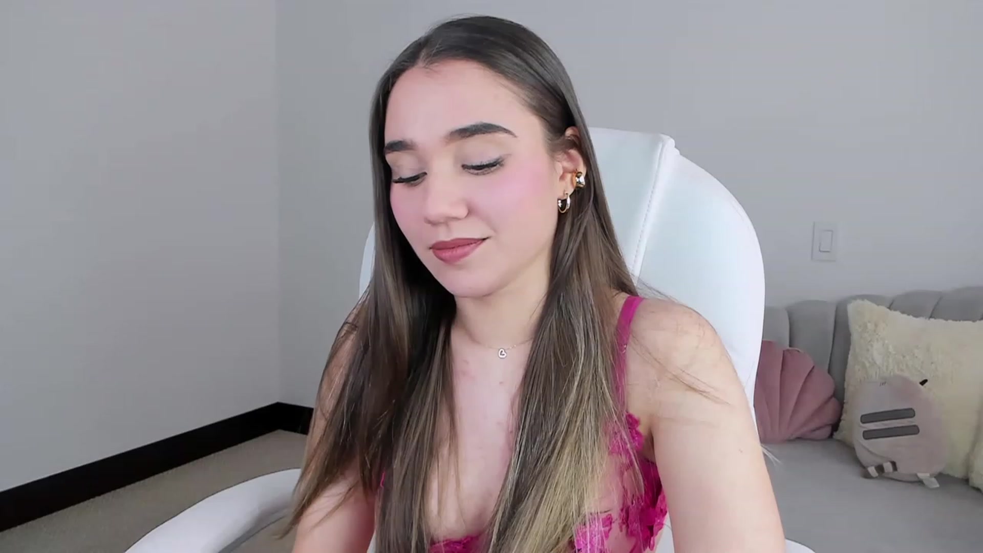 Gallery image thumbnail from Sabrinarey_'s myfreecams stream on, 04/29/2023, 18:05 image 6 of 20
