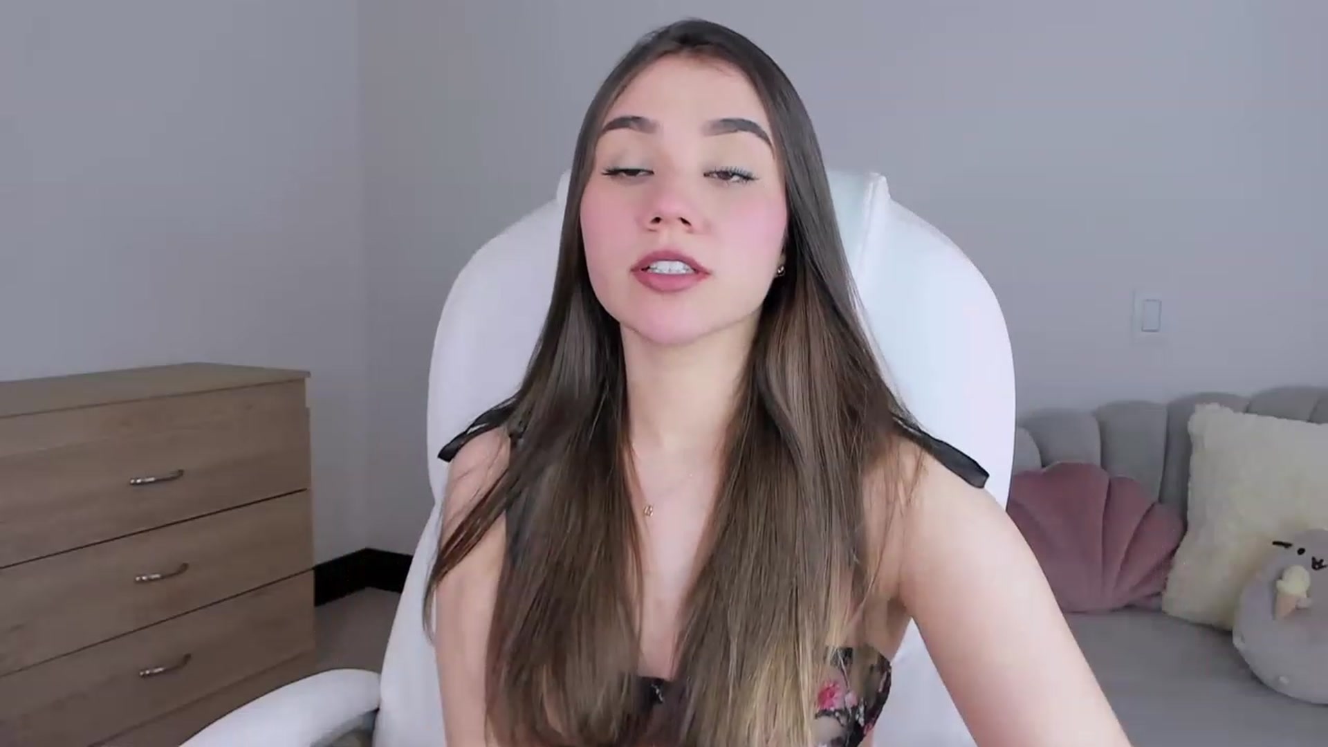 Gallery image thumbnail from Sabrinarey_'s myfreecams stream on, 05/20/2023, 18:15 image 10 of 20