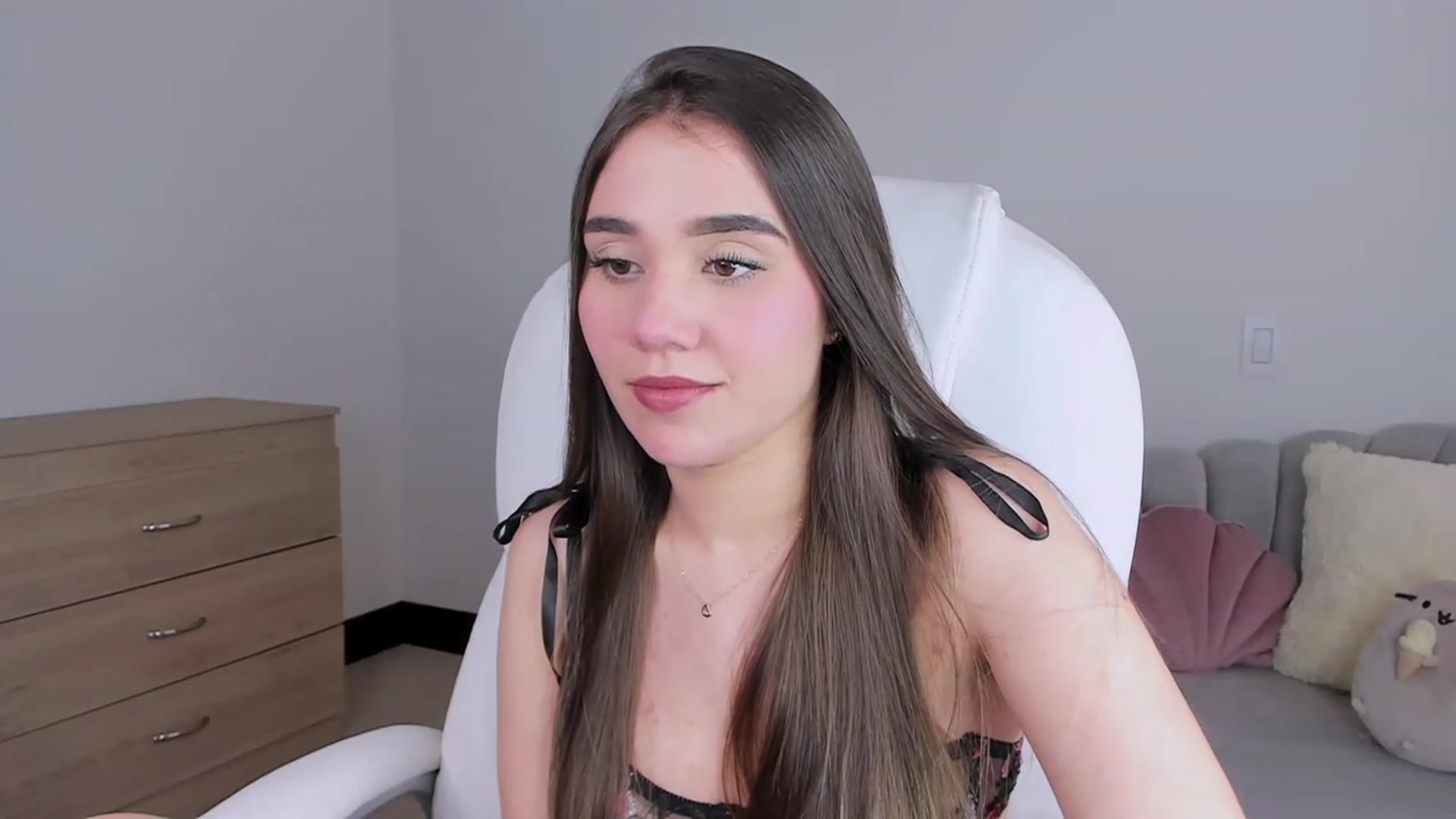 Gallery image thumbnail from Sabrinarey_'s myfreecams stream on, 05/20/2023, 18:15 image 11 of 20