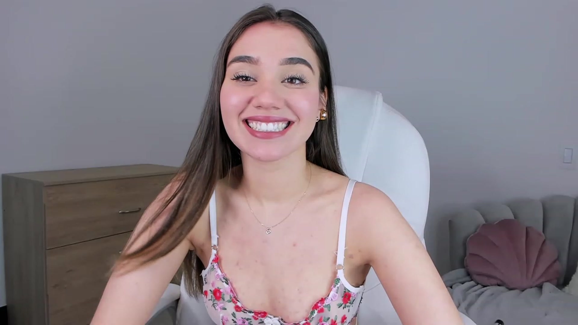 Gallery image thumbnail from Sabrinarey_'s myfreecams stream on, 05/26/2023, 16:09 image 13 of 20