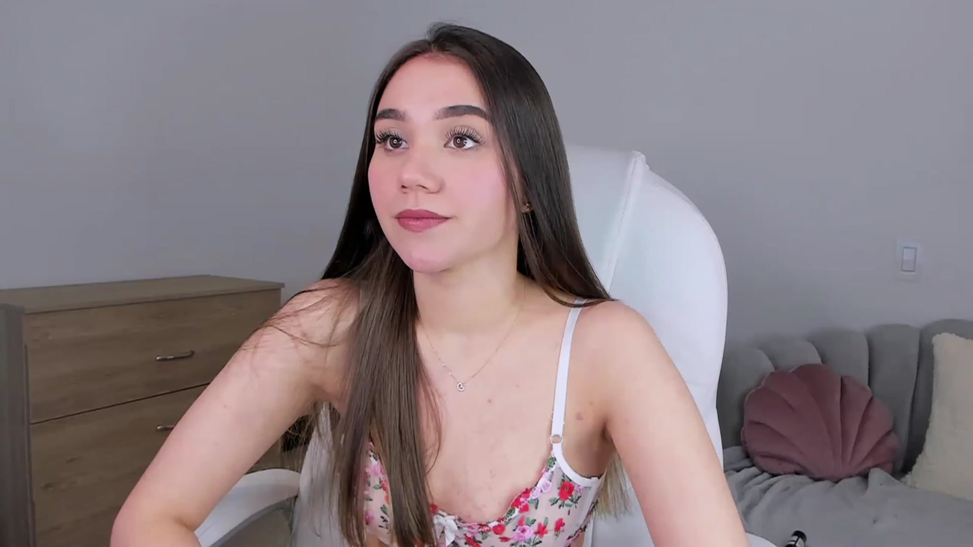Gallery image thumbnail from Sabrinarey_'s myfreecams stream on, 05/26/2023, 16:09 image 17 of 20