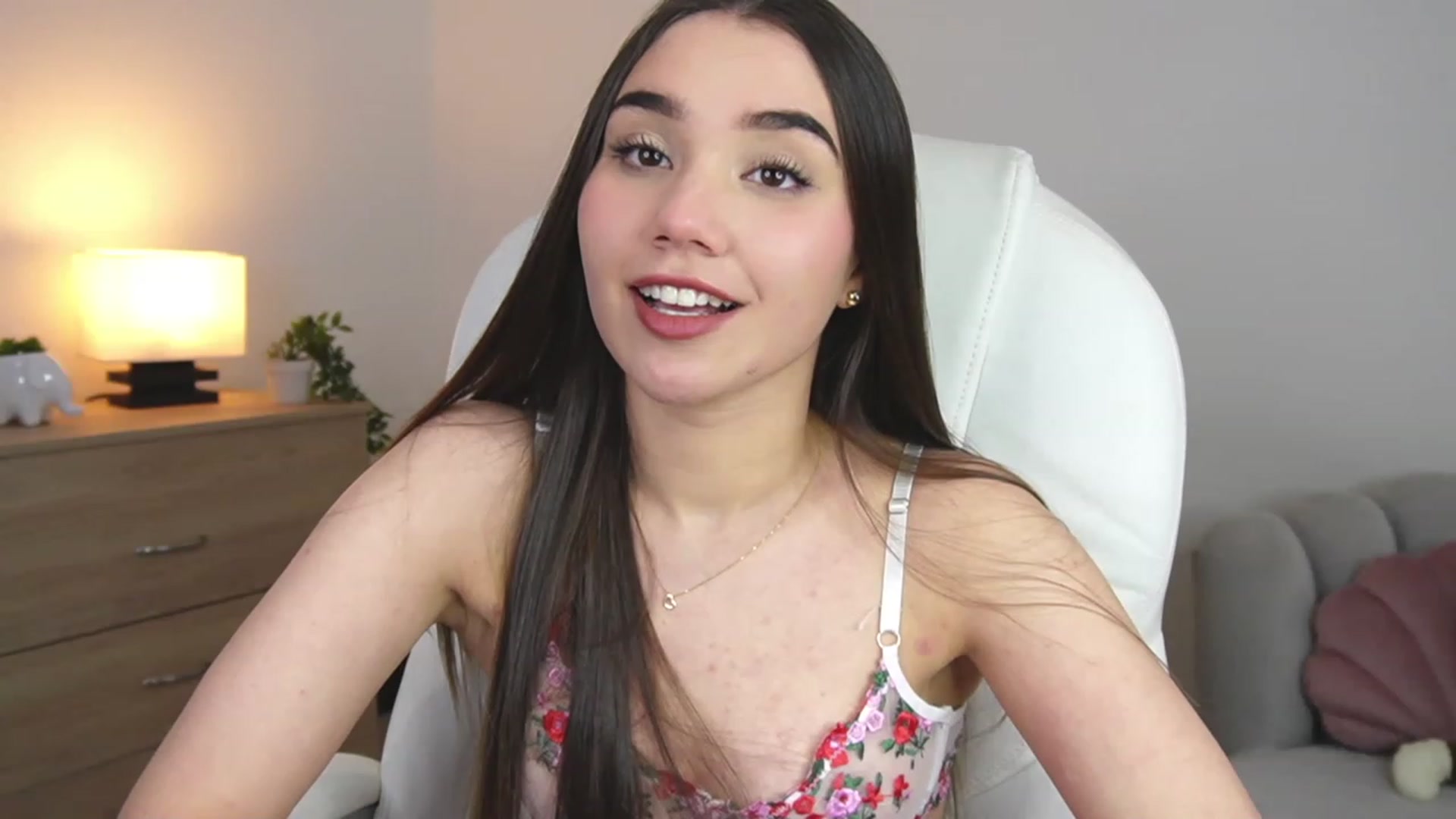 Gallery image thumbnail from Sabrinarey_'s myfreecams stream on, 07/13/2023, 18:48 image 18 of 20