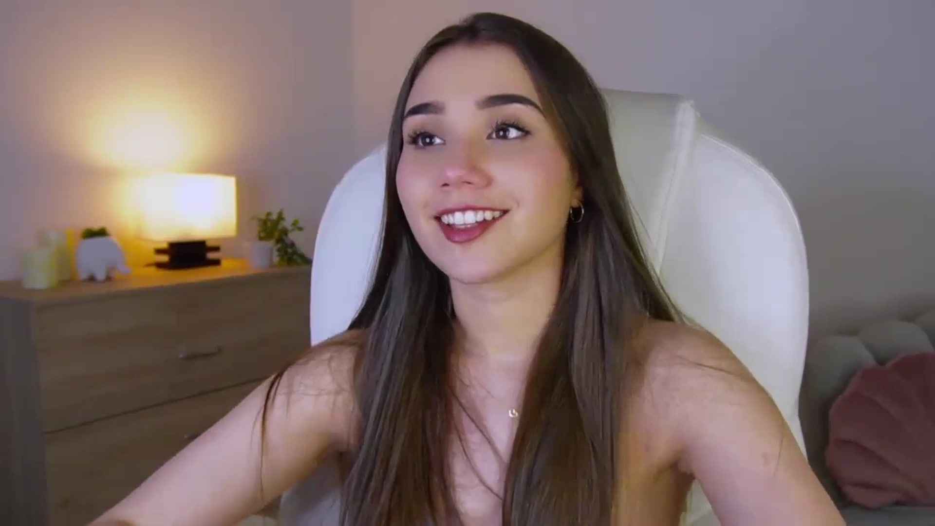 Gallery image thumbnail from Sabrinarey_'s myfreecams stream on, 10/31/2023, 01:00 image 4 of 20