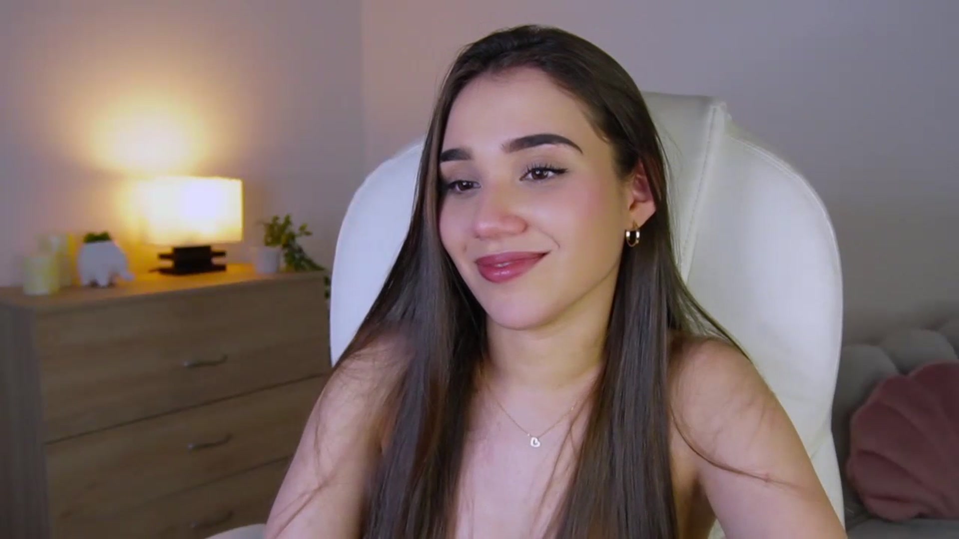 Gallery image thumbnail from Sabrinarey_'s myfreecams stream on, 10/31/2023, 01:00 image 8 of 20