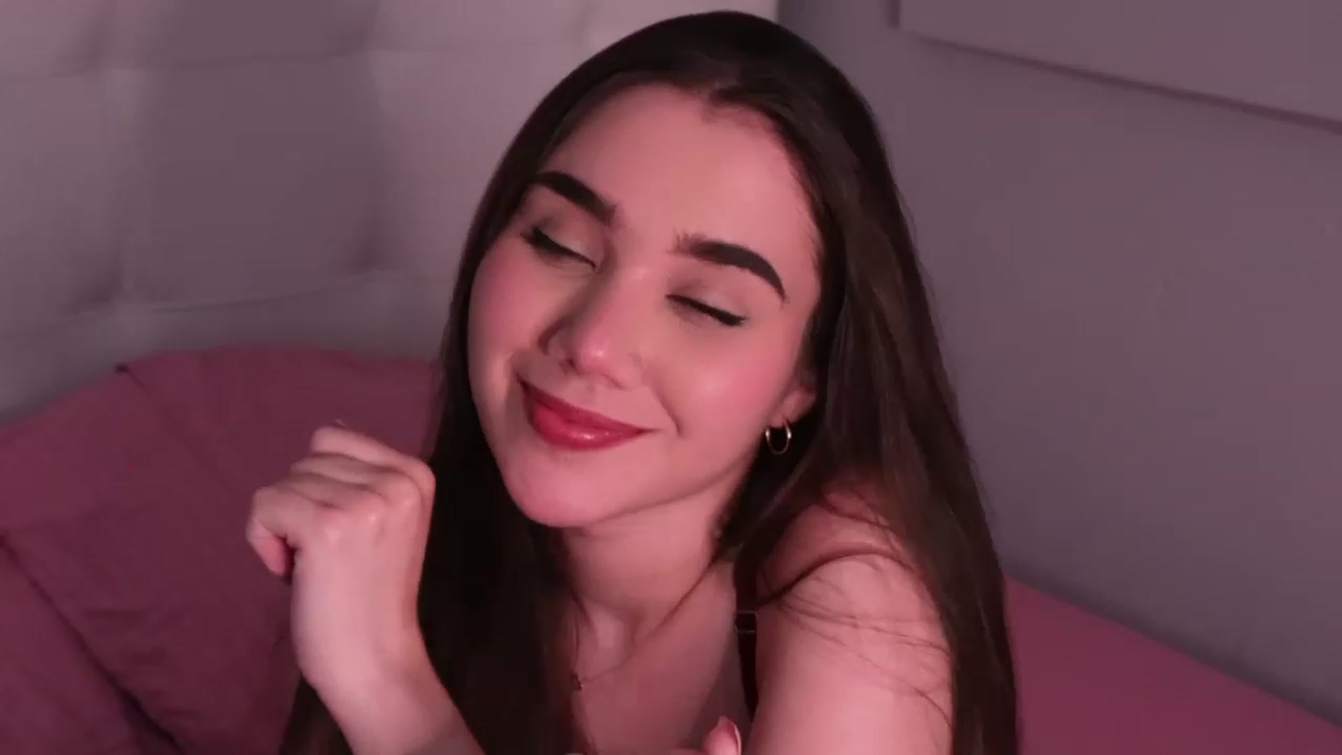 Gallery image thumbnail from Sabrinarey_'s myfreecams stream on, 01/14/2024, 24:32 image 13 of 20