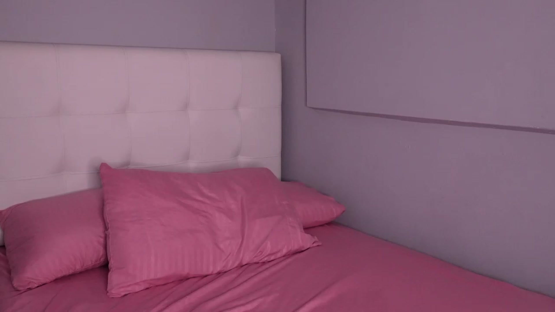 Gallery image thumbnail from Sabrinarey_'s myfreecams stream on, 01/16/2024, 20:14 image 14 of 20